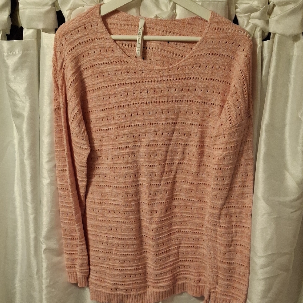 Leo & Nicole Women's Pink Crew-Neck Sweater Lg